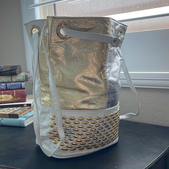 Vintage Bags New World Collection 8s Genuine Leather Bucket Bag